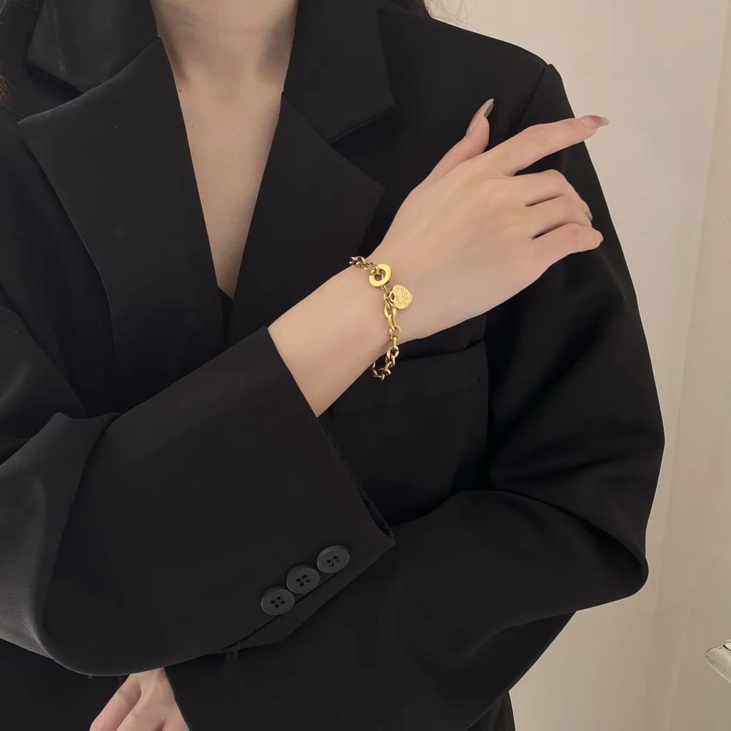 Bracelet Charms Cœur & Médaillon ✨ – Image 2