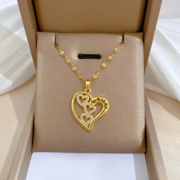 Collier Cœur à Trois Strass - LOVE Gravé 💖