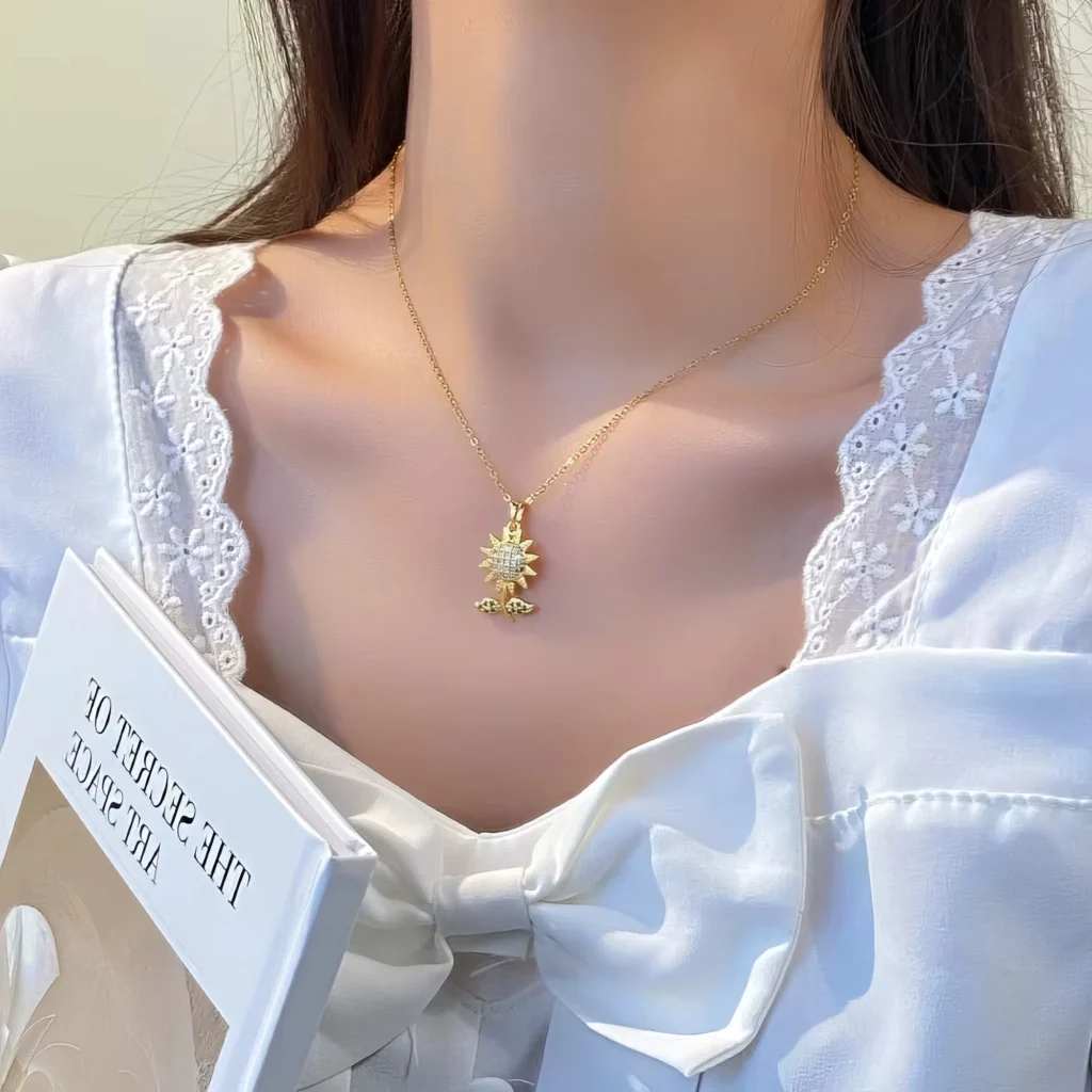 Collier Pendentif Fleur Étincelante 🌼 – Image 3